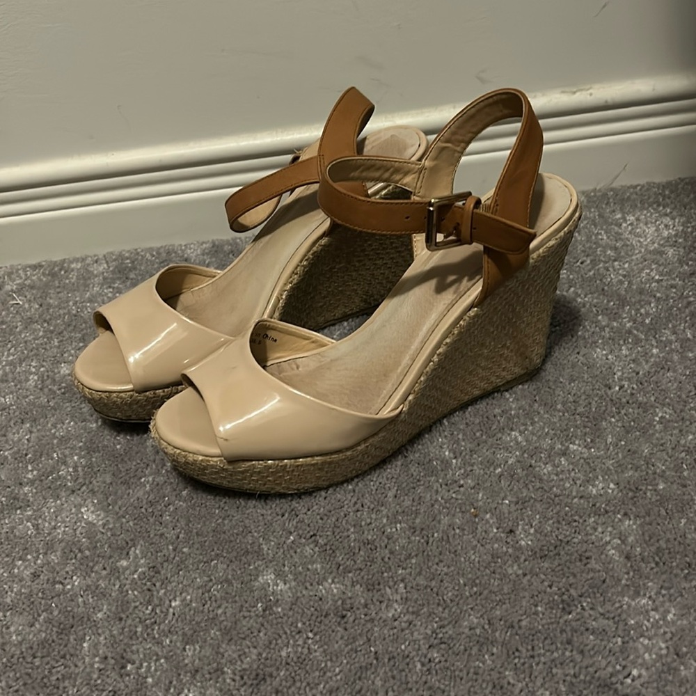 Tan wedge